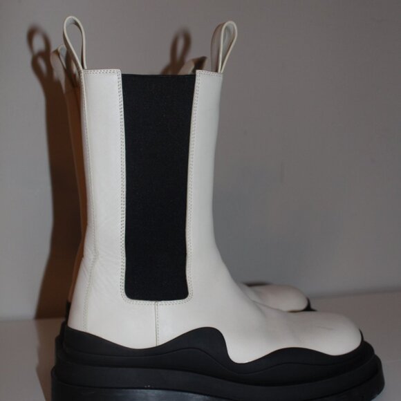 Bottega Veneta Tire Lug Chelsea Military Calf Boots Sea Salt Black 38.5 US 8.5 - Picture 4 of 13
